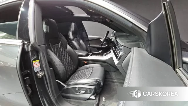 Audi Q8 (4M) 2021 Серый из Кореи, фото 2