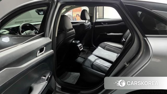 Kia K5 3rd generation 2023 Серебряный из Кореи, фото 2