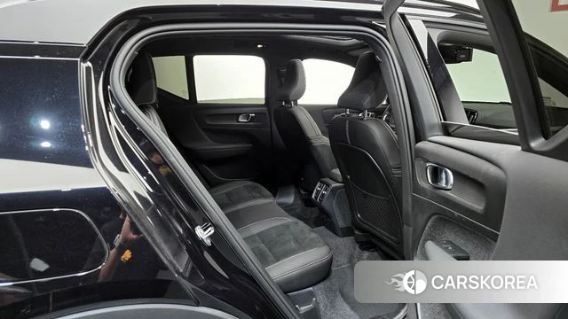 Volvo XC40 2024 Черный из Кореи, фото 2