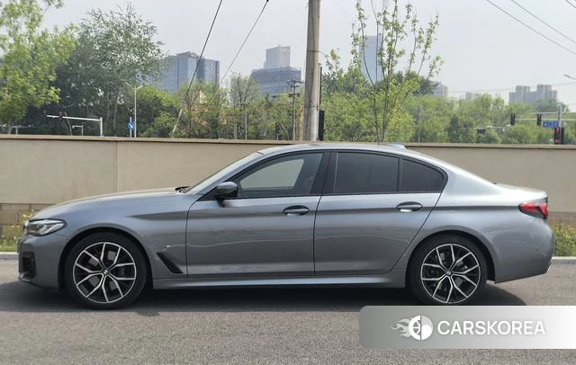 BMW 5 series (imported) 2021 Темно-серый из Китая, фото 2