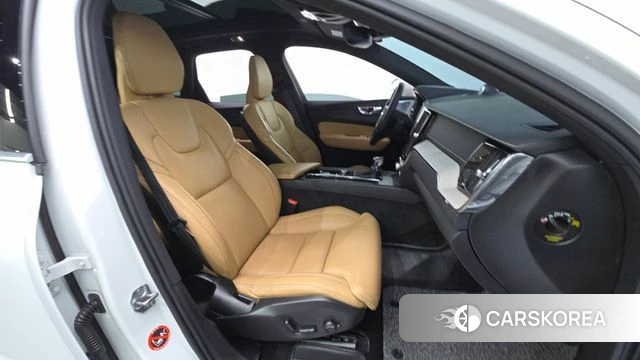 Volvo XC60 second Generation 2018 Белый из Кореи, фото 2