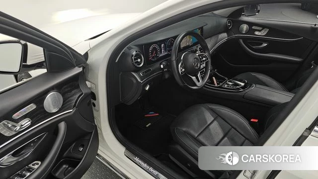 Mercedes-Benz E-Class W213 2019 Белый из Кореи, фото 2