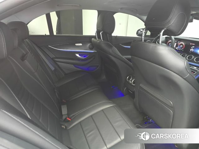 Mercedes-Benz E-Class W213 2023 Белый из Кореи, фото 2