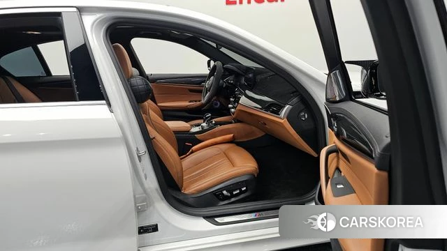 BMW 5 Series (G30) 2020 Белый из Кореи, фото 2