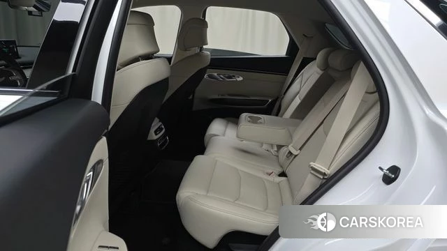 Genesis GV70 2022 Белый из Кореи, фото 2