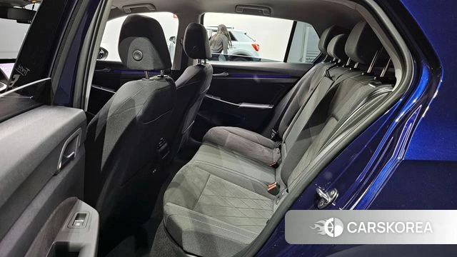 Volkswagen Golf 8th Generation 2023 Синий из Кореи, фото 2