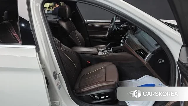 BMW 5 Series (G30) 2020 Белый из Кореи, фото 2