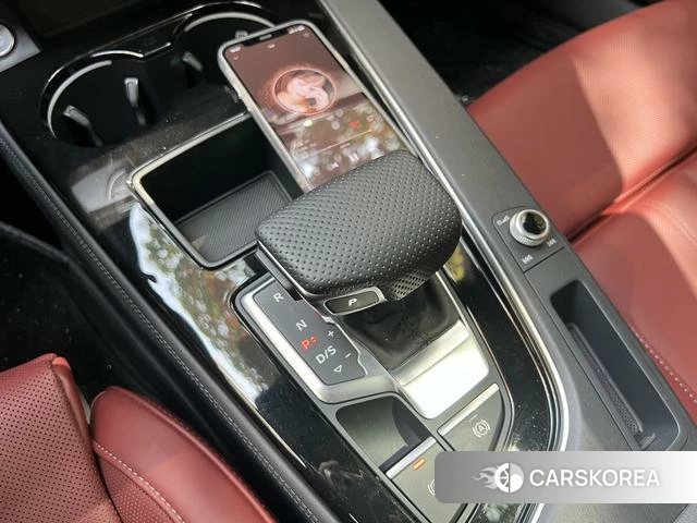 Audi A4L 2025 Серебристо-серый из Китая, фото 2