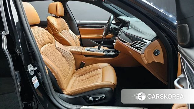 BMW 7 Series (G11) 2020 Черный из Кореи, фото 2