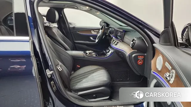 Mercedes-Benz E-Class W213 2018 Синий из Кореи, фото 2