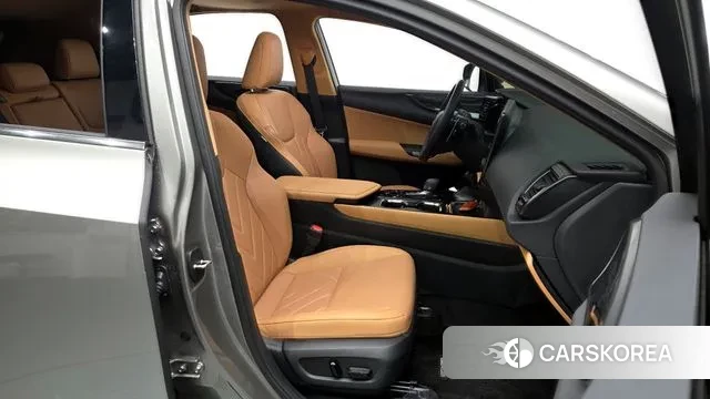 Lexus NX350h Second generation 2024 Серебристо-серый из Кореи, фото 2