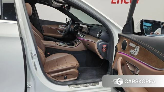 Mercedes-Benz E-Class W213 2022 Белый из Кореи, фото 2