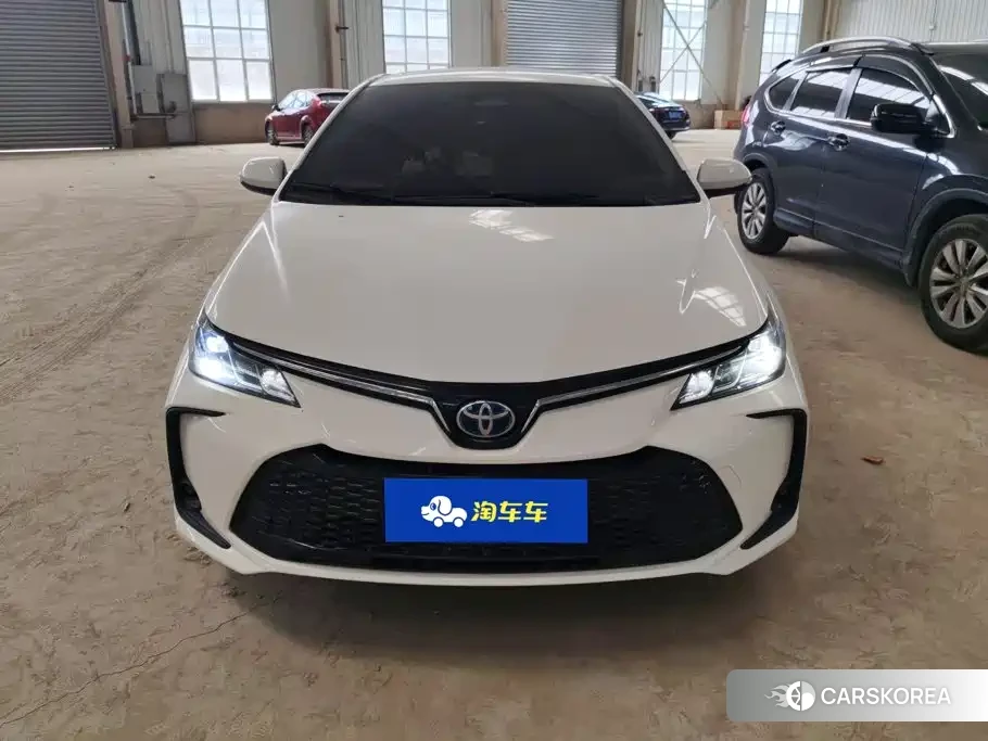 Toyota Corolla 2023 Белый из Китая, фото 2