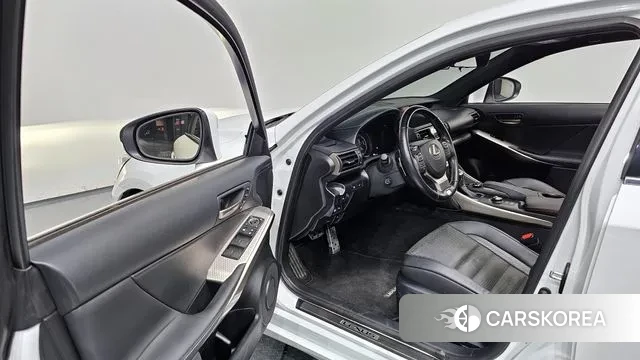 Lexus New IS300 2018 Белый из Кореи, фото 2