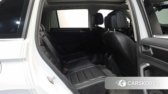 Volkswagen Tiguan second Generation 2021 Белый из Кореи, фото 2