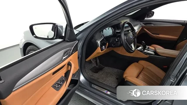 BMW 5 Series (G30) 2018 Цвет галактики из Кореи, фото 2