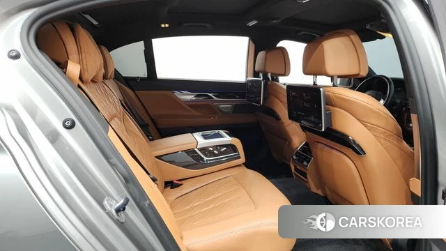 BMW 7 Series (G11) 2020 Серебристо-серый из Кореи, фото 2