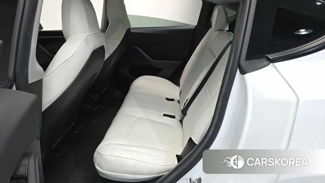 Tesla Model Y 2023 Белый из Кореи, фото 2