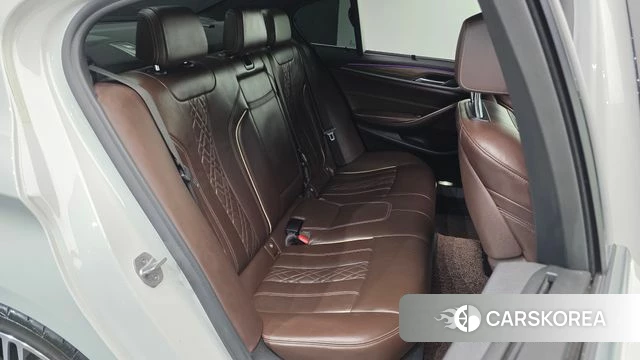 BMW 5 Series (G30) 2019 Белый из Кореи, фото 2