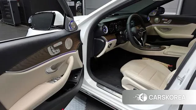 Mercedes-Benz E-Class W213 2023 Белый из Кореи, фото 2