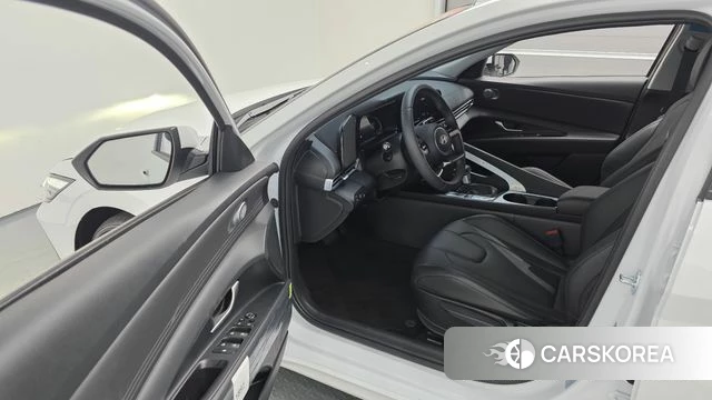 Hyundai The New Avante Hybrid (CN7) 2025 Белый из Кореи, фото 2