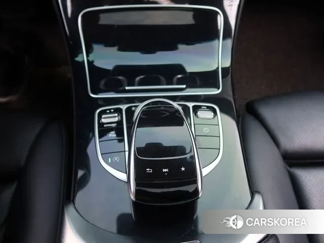 Mercedes-Benz C-Class W205 2018 Белый из Кореи, фото 2