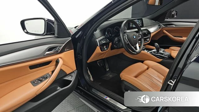 BMW 5 Series (G30) 2018 Черный из Кореи, фото 2