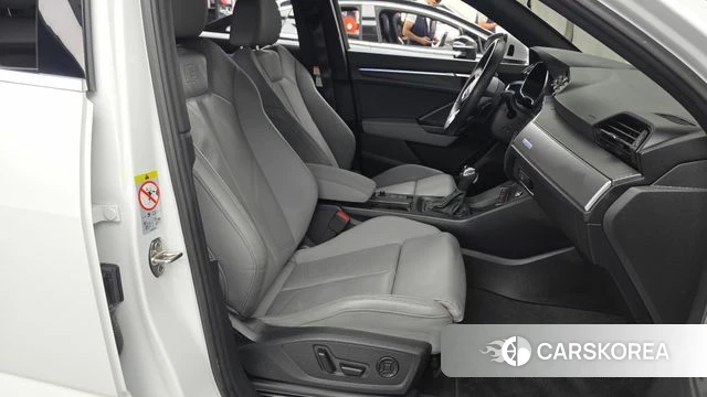 Audi Q3 (F3) 2024 Белый из Кореи, фото 2