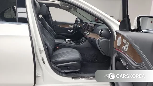 Mercedes-Benz E-Class W213 2020 Белый из Кореи, фото 2