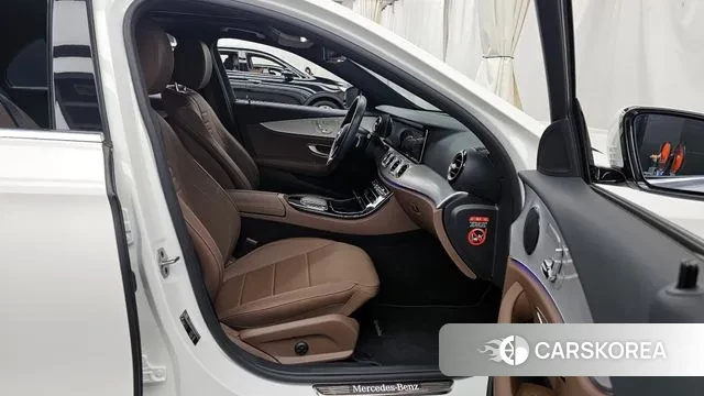 Mercedes-Benz E-Class W213 2020 Белый из Кореи, фото 2