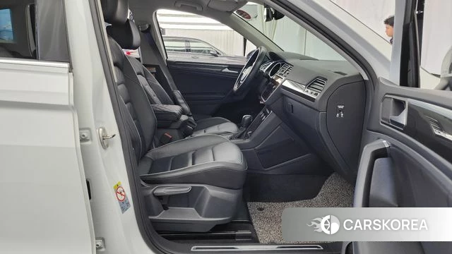 Volkswagen Tiguan second Generation 2020 Белый из Кореи, фото 2