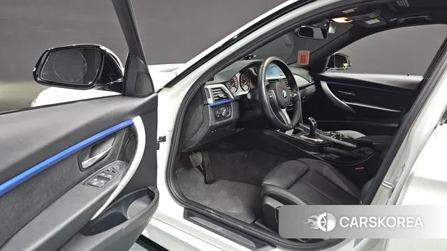 BMW 3 Series (F30) 2018 Белый из Кореи, фото 2