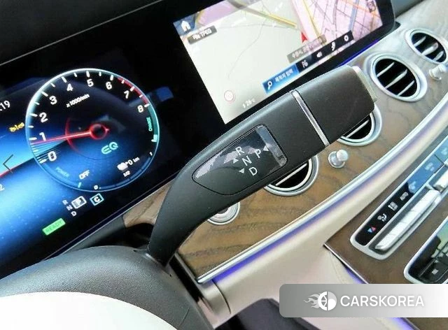 Mercedes-Benz E-Class W213 2023 Белый из Кореи, фото 2