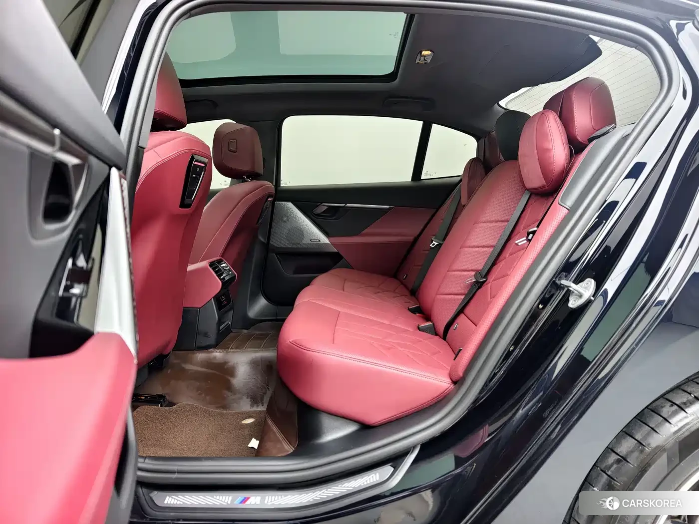 BMW 5 series 2025 Черный из Китая, фото 2