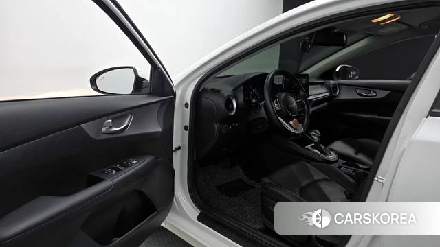 Kia The New K3 2nd generation 2021 Белый из Кореи, фото 2