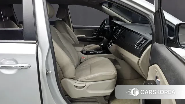 Kia The New Carnival 2018 Серебряный из Кореи, фото 2