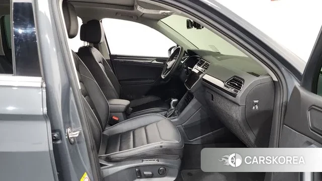 Volkswagen Tiguan second Generation 2022 Серый из Кореи, фото 2