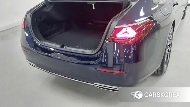 Mercedes-Benz E-Class W214 2024 Синий из Кореи, фото 2