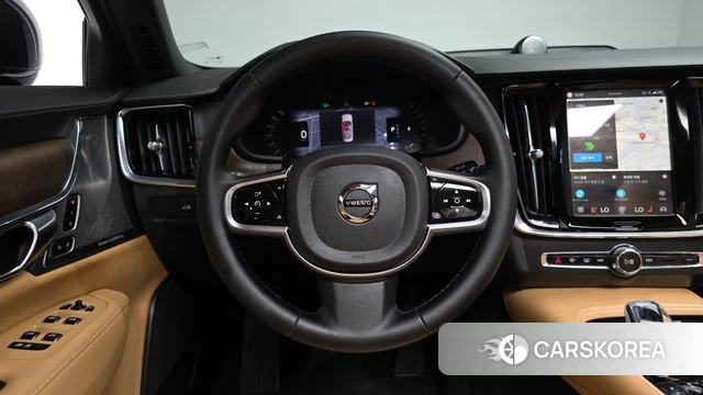 Volvo S90 2024 Черный из Кореи, фото 2