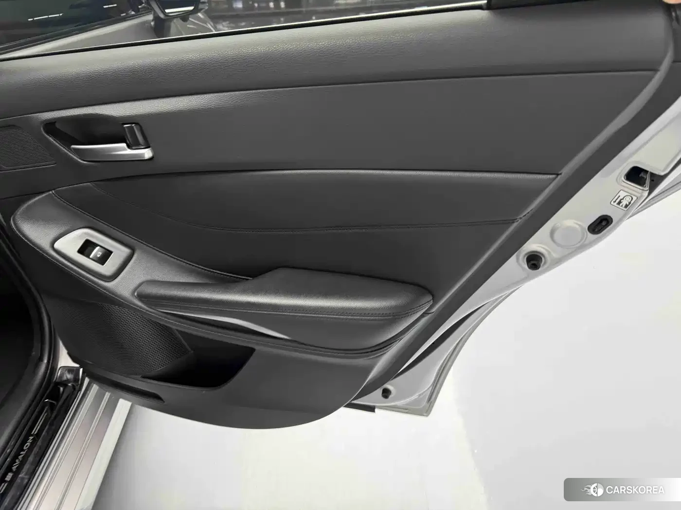 Toyota Avalon 2023 Champagne/brown из Китая, фото 2