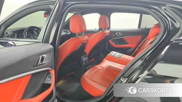 BMW 1 Series (F40) 2021 Черный из Кореи, фото 2