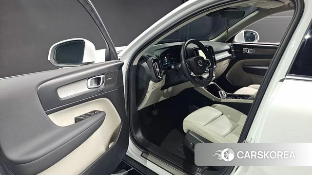 Volvo XC40 2025 Белый из Кореи, фото 2