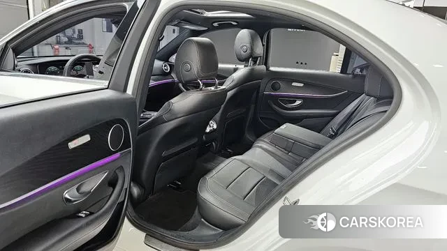 Mercedes-Benz E-Class W213 2022 Белый из Кореи, фото 2