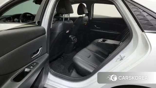 Hyundai The New Avante (CN7) 2023 Белый из Кореи, фото 2