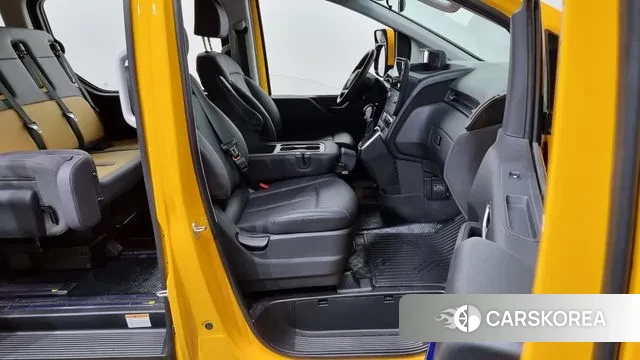 Hyundai Staria 2024 Желтый из Кореи, фото 2