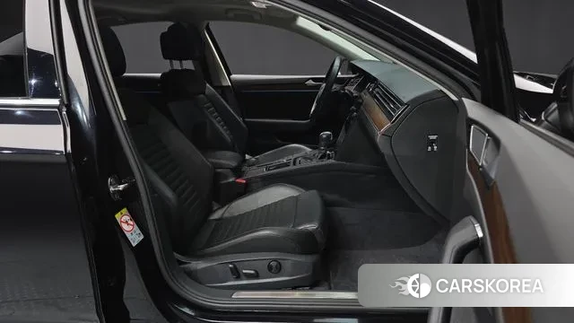 Volkswagen Passat GT (B8) 2018 Черный из Кореи, фото 2