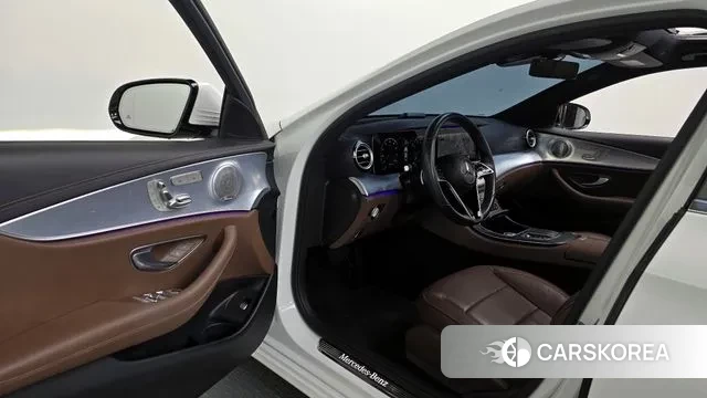 Mercedes-Benz E-Class W213 2021 Белый из Кореи, фото 2