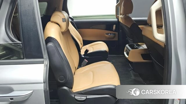 Kia Carnival 4th generation 2022 Серебряный из Кореи, фото 2
