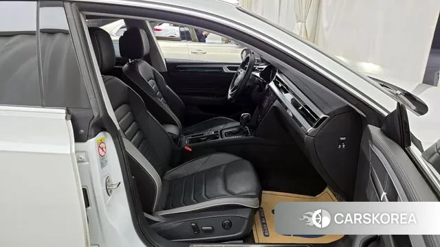 Volkswagen Arteon 2023 Белый из Кореи, фото 2