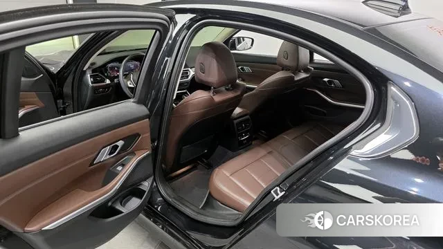 BMW 3 Series (G20) 2022 Черный из Кореи, фото 2